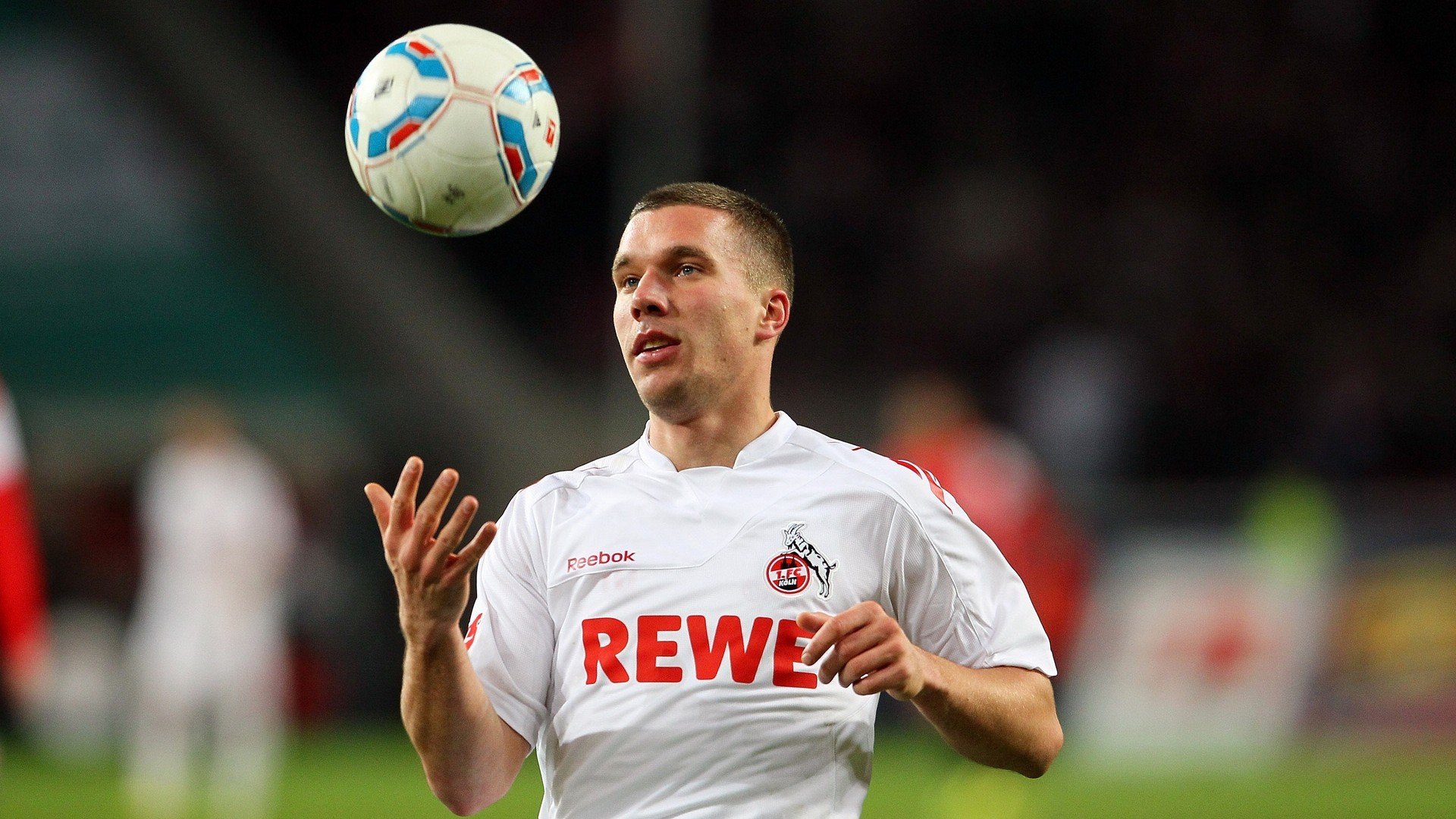 中国足球产业创造力不断激发，加入国际合作新步伐，中国足球事业发展